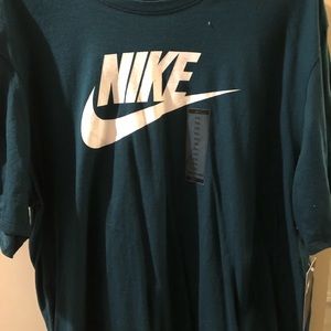 NWT Nike men’s XXL green T-shirt